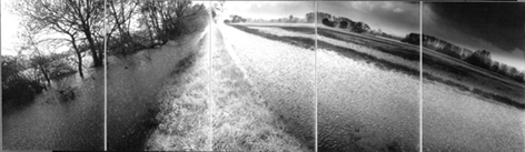 une photo
                        panoramique de Beno�t de Carpentier en noir et
                        blanc montre les terres inondables entre
                        S�lestat et le Rhin