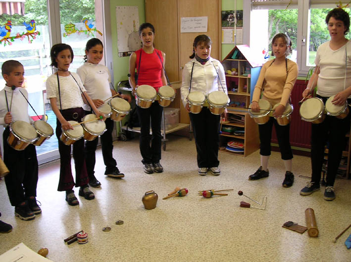 les enfants du quartier viennent jouer �
                    l'h�pital pour les enfants malades